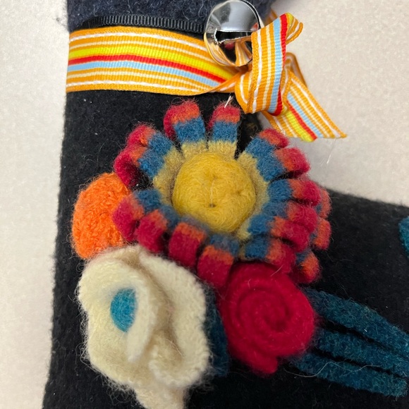 One handmade needle Felted Black Cat - Picture 3 of 11